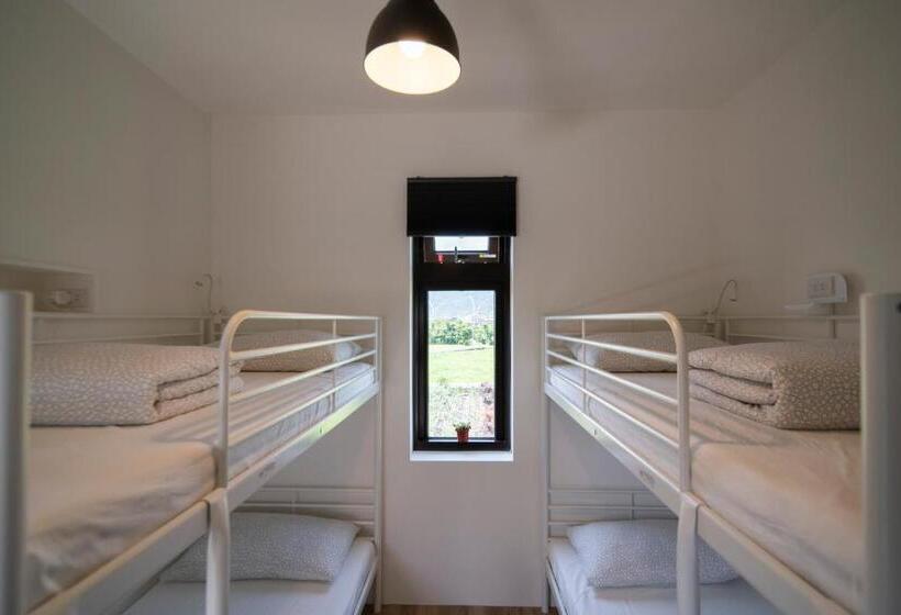 اتاق خانوادگی با چشم‌انداز باغ, Dong Shan Yi Hostel
