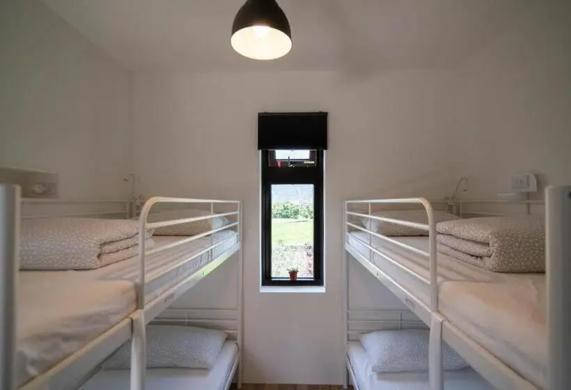 اتاق خانوادگی با چشم‌انداز باغ, Dong Shan Yi Hostel