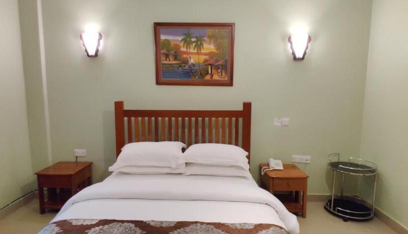 اتاق استاندارد یک نفره, Summit Lodge