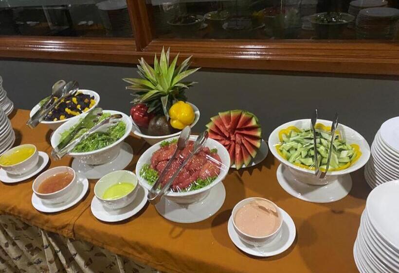 اتاق استاندارد سه نفره, Summit Lodge