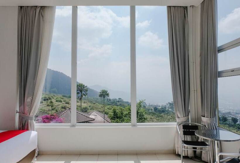 Camera Deluxe, Villa Bukit Panderman Residende By Oyo Rooms