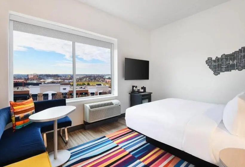 キングサイズベッドのスタンダードルーム, Aloft Cincinnati West Chester
