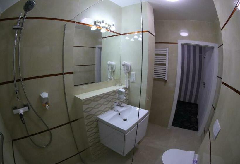 חדר סופריור, Lord