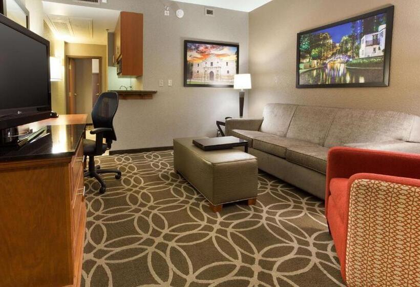 جناح سوبيريور مع بلكونة, Drury Inn & Suites San Antonio Riverwalk