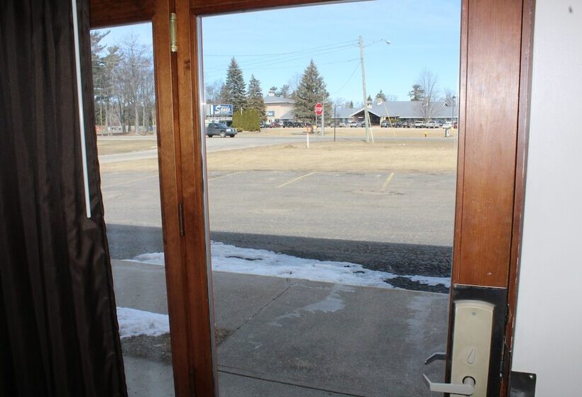 غرفه قياسيه سريرين مزدوجين, Econo Lodge Cadillac