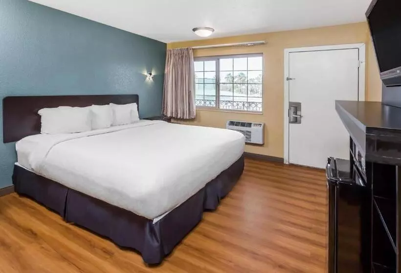 اتاق استاندارد با تخت بزرگ برای معلولان, Avenida Oceanside Camp Pendleton