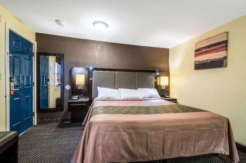 キングサイズベッドのスタンダードルーム, Econo Lodge Rutland City Near Hwy 7