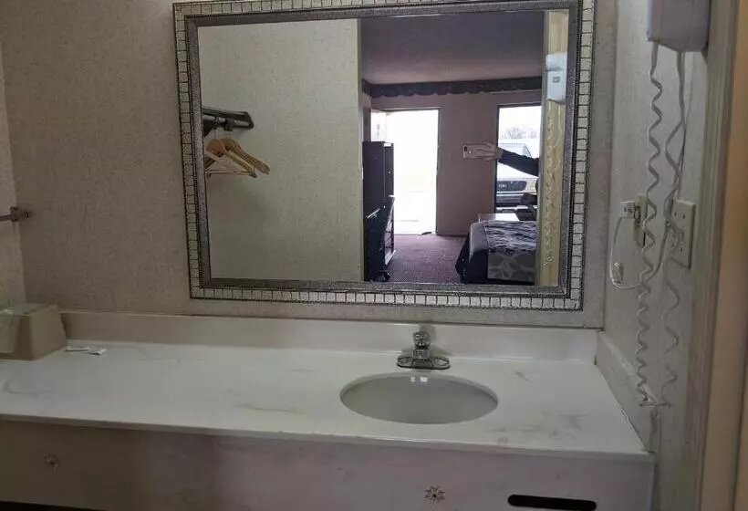 身障者適用キングサイズベッドルーム, Key West Inn   Montgomery South