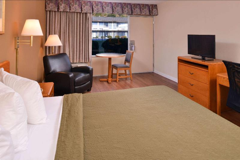 キングサイズベッドのスタンダードルーム, Quality Inn Dutch Inn