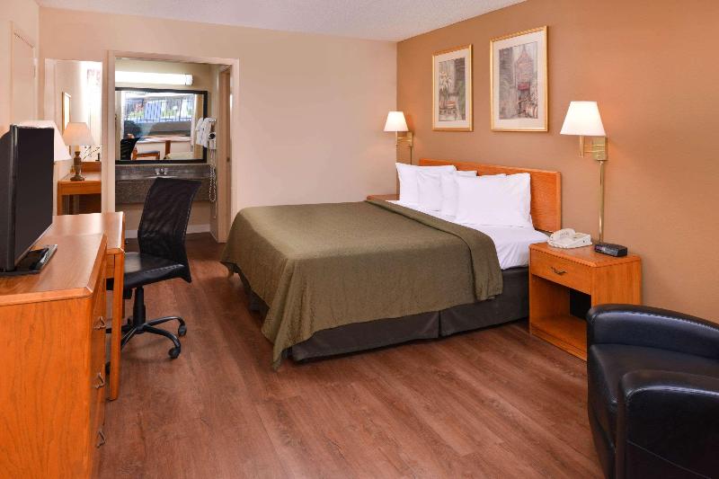 キングサイズベッドのスタンダードルーム, Quality Inn Dutch Inn