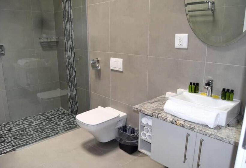 اتاق لوکس با تخت بزرگ, Blue Whale Hotels