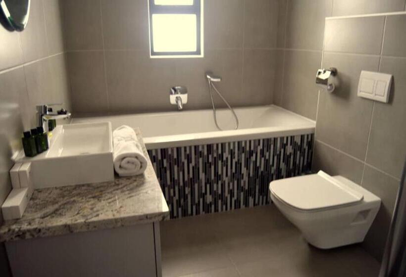 اتاق لوکس با تخت بزرگ, Blue Whale Hotels