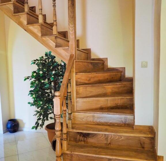 سوییت با چشم‌انداز کوه, Kirch Hotel & Restaurant