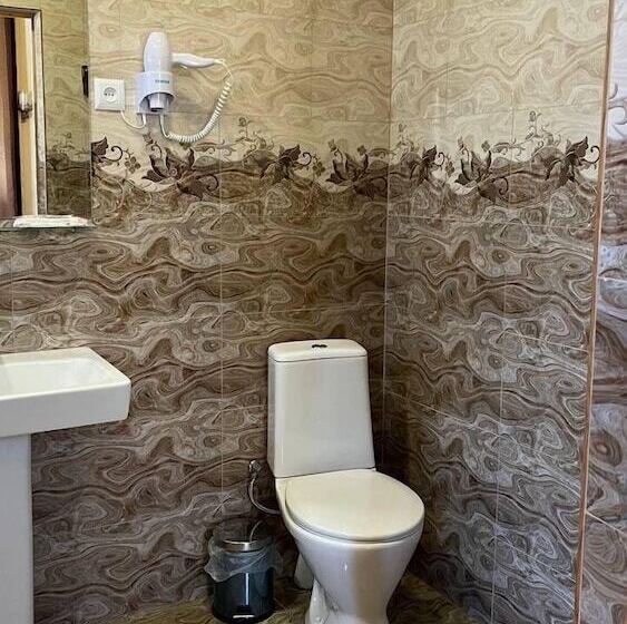 اتاق استاندارد چهار تخته, Kirch Hotel & Restaurant