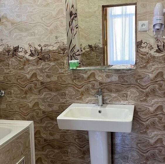 اتاق استاندارد چهار تخته, Kirch Hotel & Restaurant