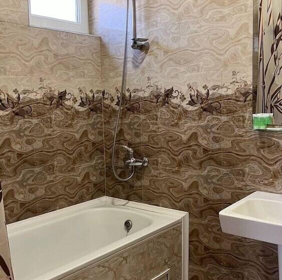 اتاق استاندارد چهار تخته, Kirch Hotel & Restaurant