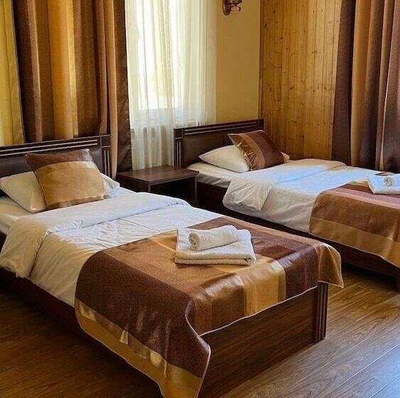 اتاق استاندارد چهار تخته, Kirch Hotel & Restaurant