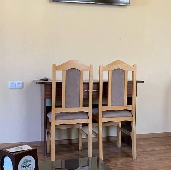 اتاق استاندارد چهار تخته, Kirch Hotel & Restaurant