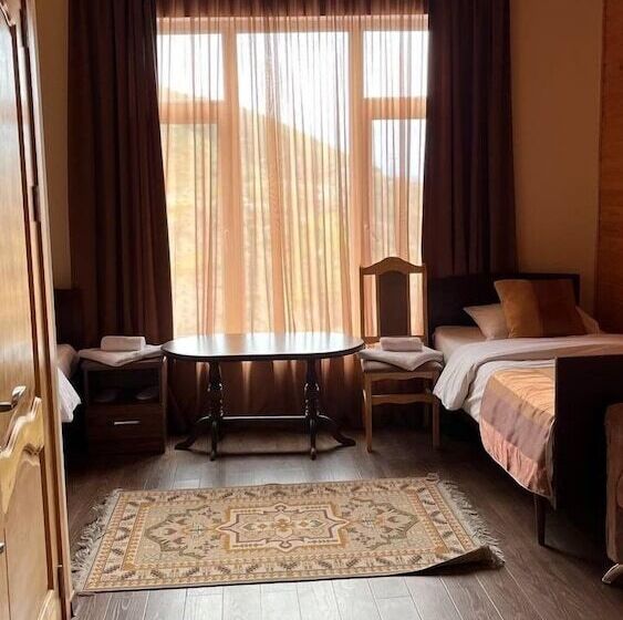 اتاق استاندارد با چشم‌انداز کوهستان, Kirch Hotel & Restaurant