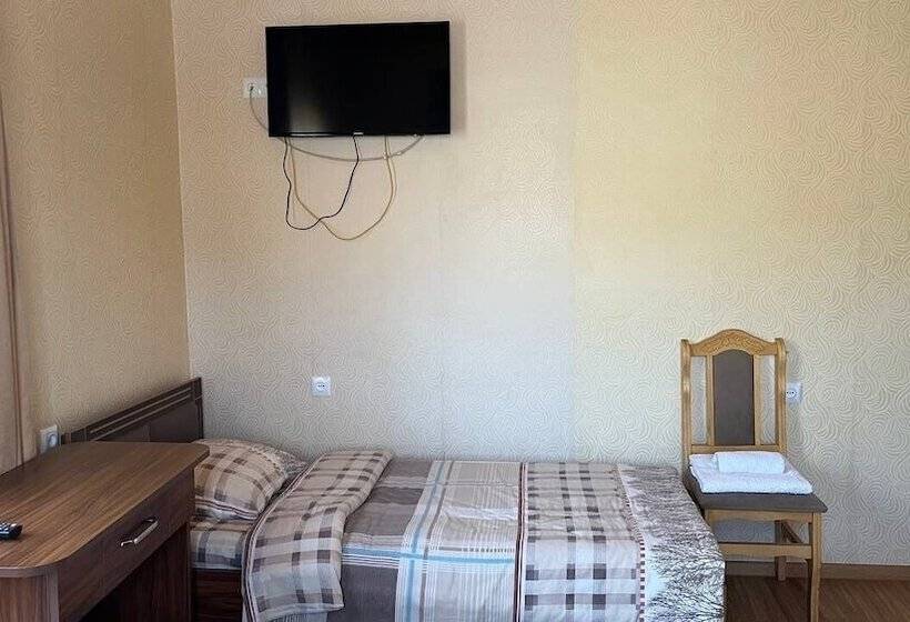 اتاق استاندارد سه نفره, Kirch Hotel & Restaurant
