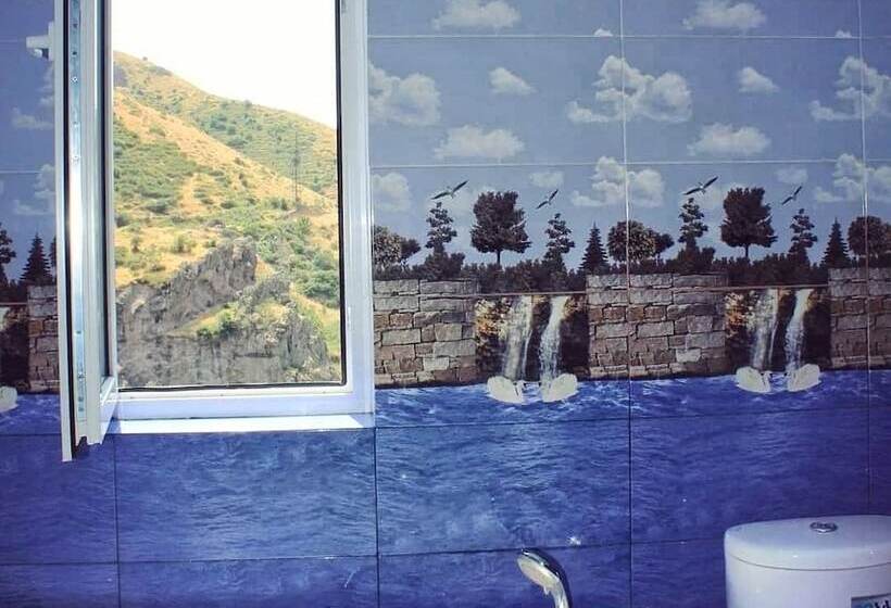 سوئیت با وان آب گرم, Kirch Hotel & Restaurant