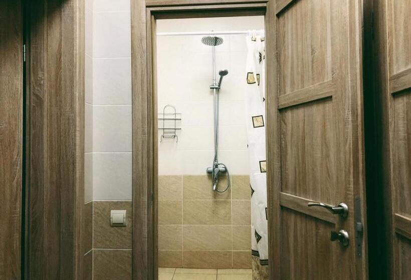 חדר משפחתי, Annet