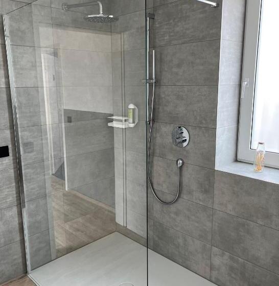 스탠다드 스튜디오 (테라스구비), Papenbreer