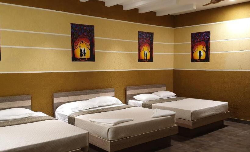 חדר סופריור לשלושה, Foggy Knolls Resort