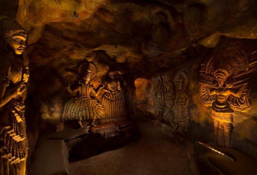 סוויטה, Foggy Knolls Resort