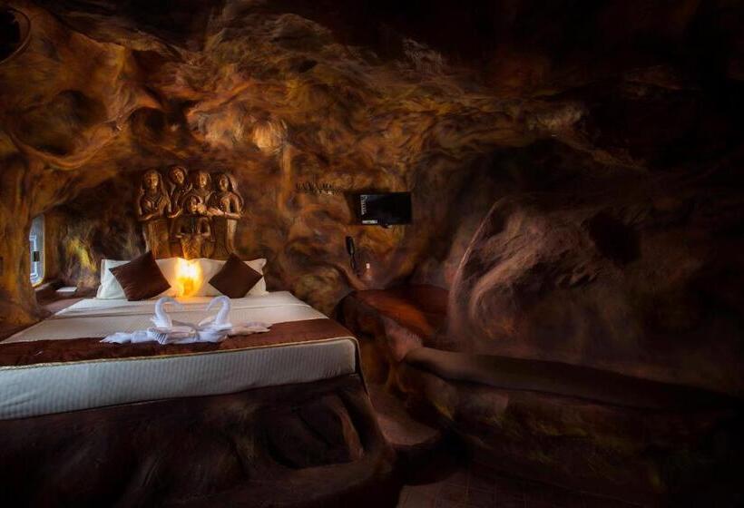 סוויטה, Foggy Knolls Resort