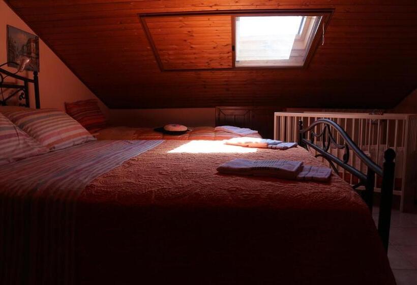 غرفة قياسية سرير كينج, Casale Santilli