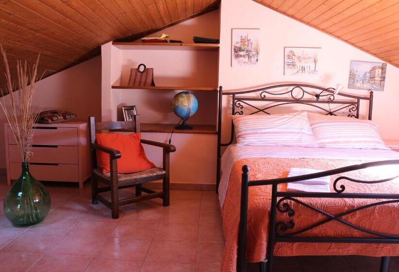 غرفة قياسية سرير كينج, Casale Santilli