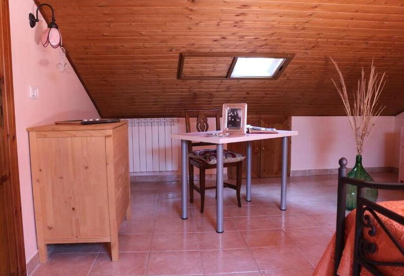 غرفة قياسية سرير كينج, Casale Santilli