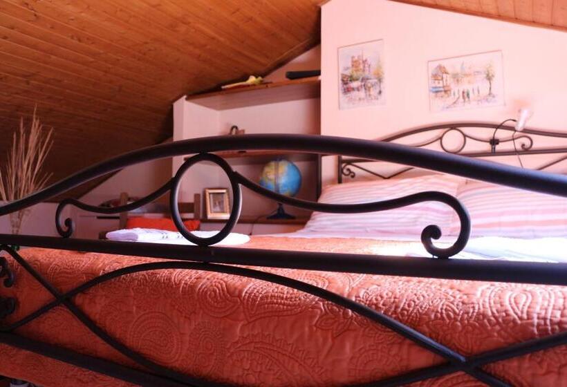 غرفة قياسية سرير كينج, Casale Santilli