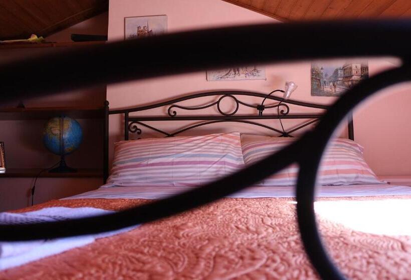 غرفة قياسية سرير كينج, Casale Santilli