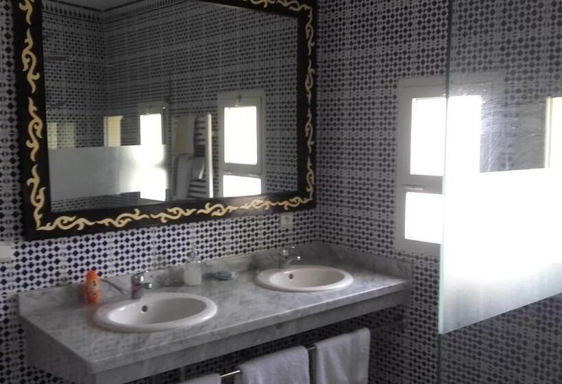 اتاق استاندارد با تخت بزرگ, Riad Tanjil