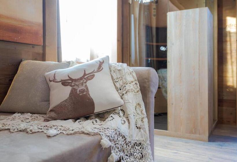 Полулюкс, John Luxury Suites