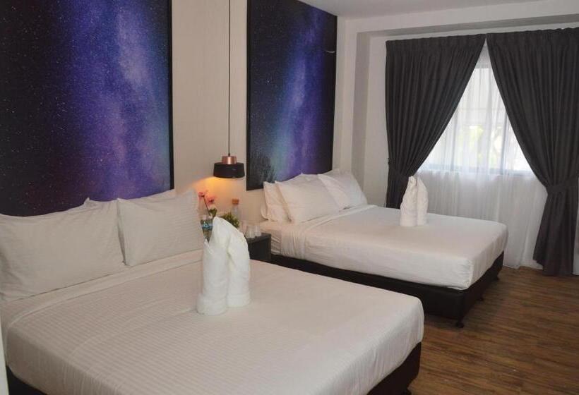 اتاق لوکس خانوادگی, De Luna