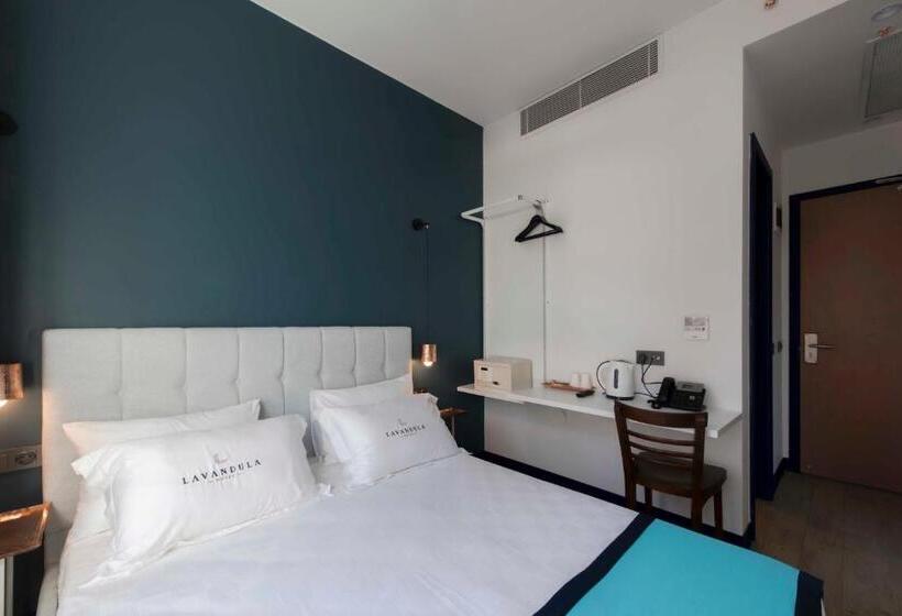 اتاق خانوادگی, Levent Lavandula