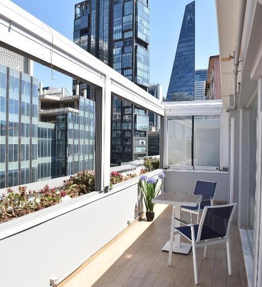 سوئیت با بالکن, Levent Lavandula