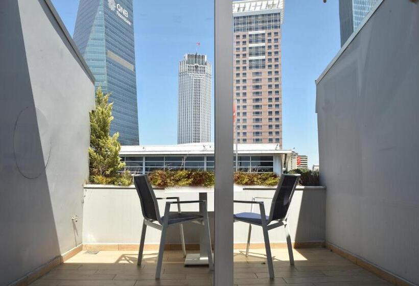 سوئیت با بالکن, Levent Lavandula