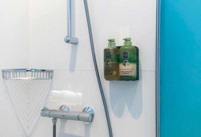 سوئیت با بالکن, Levent Lavandula