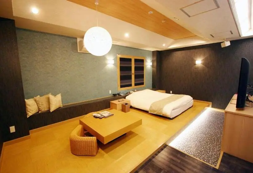 Deluxe-huone, Lex Suwa