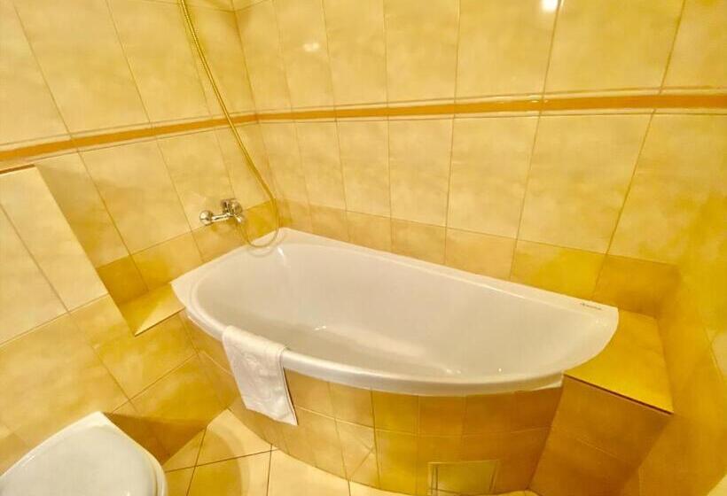 شقة غرفة واحدة, Majovey