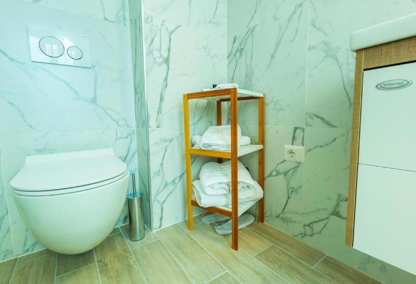 标准单人间, Art Hotel Tirana