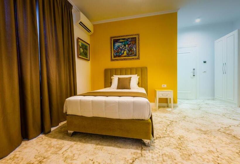 带阳台的标准单人间, Art Hotel Tirana