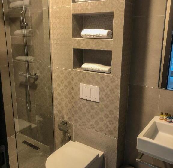 اتاق لوکس, Qama