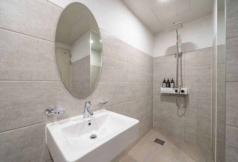 اتاق لوکس, French Code