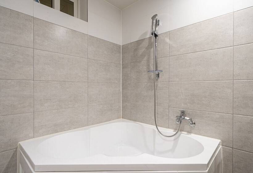 اتاق لوکس, French Code