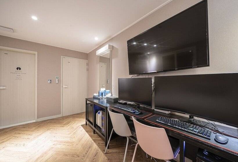 اتاق لوکس, French Code